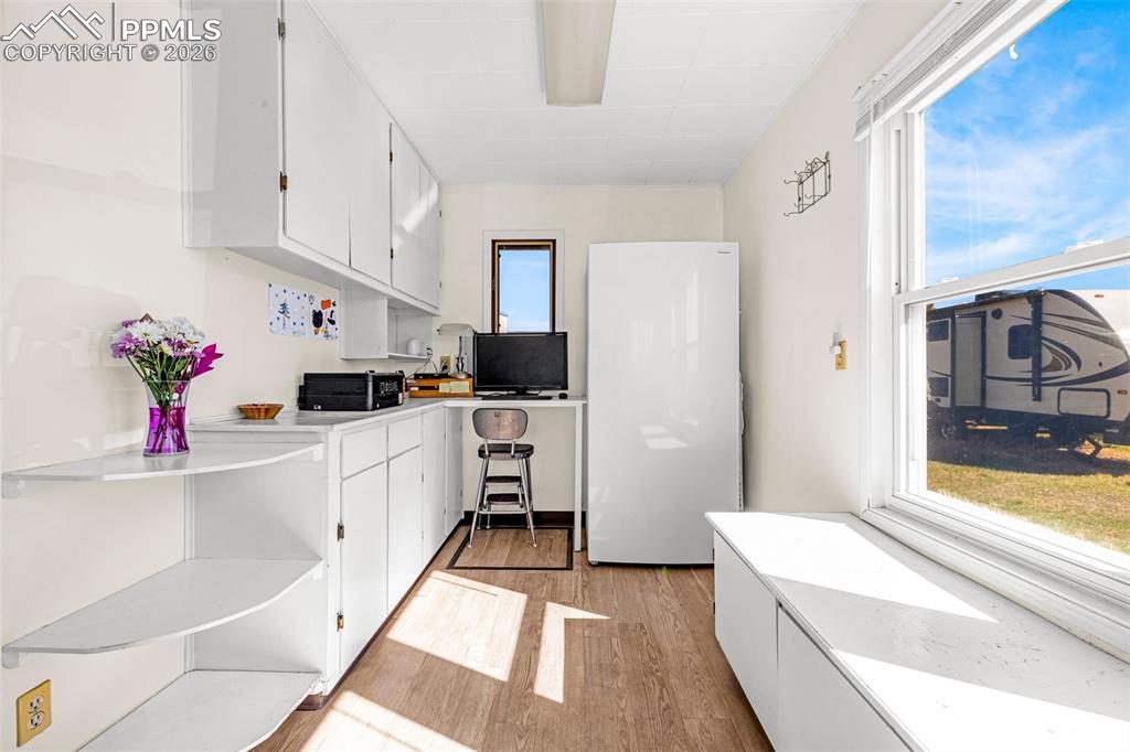 Image 11 of 30: Kitchen