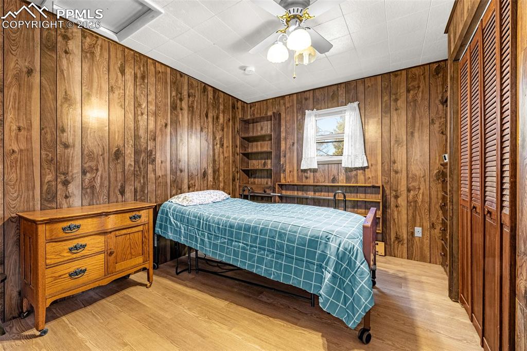 Image 13 of 30: Bedroom