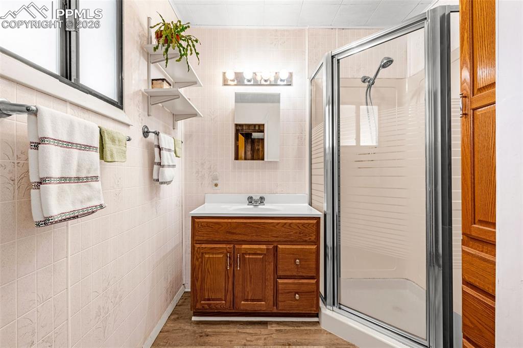 Image 14 of 30: Bathroom