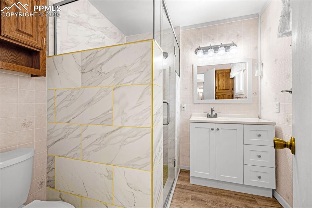 Image 17 of 30: Bathroom