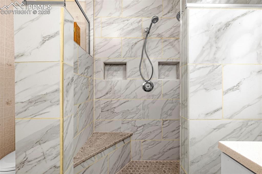 Image 18 of 30: Bathroom