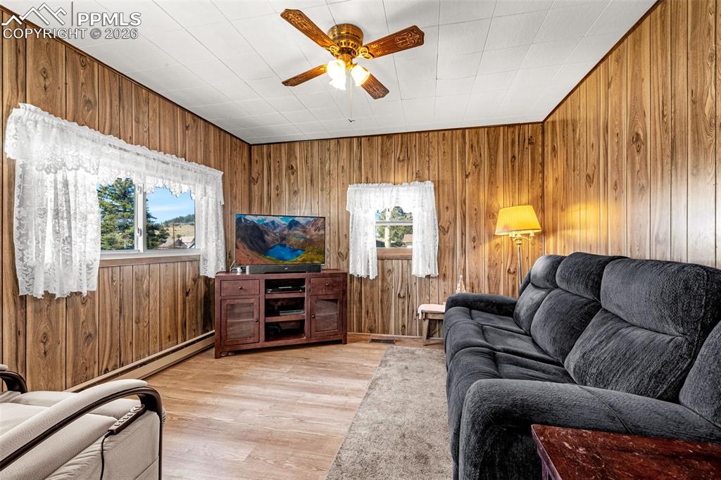 Image 19 of 30: Living Room