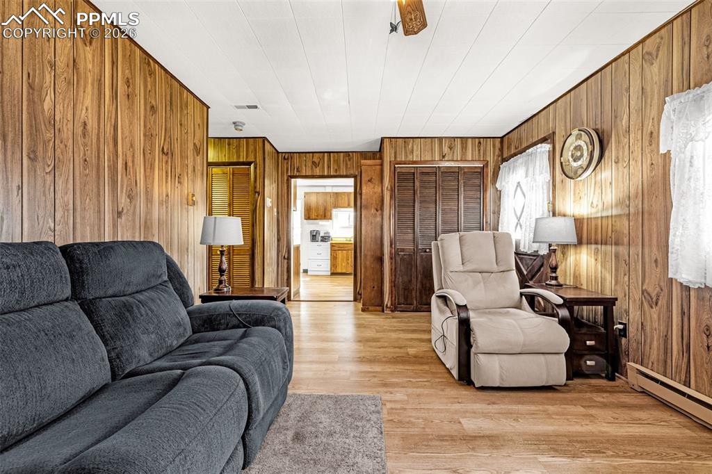 Image 20 of 30: Living Room