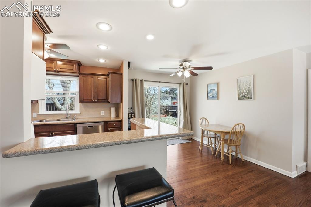 Image 10 of 41: Kitchen