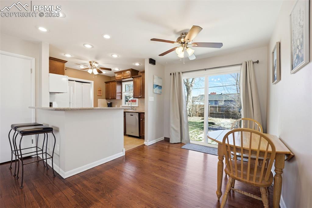 Image 12 of 41: Kitchen