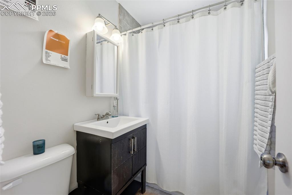 Image 13 of 41: Bathroom