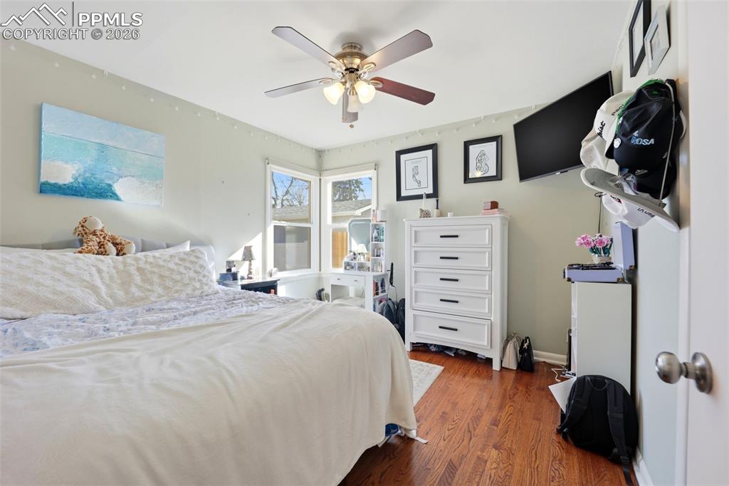 Image 20 of 41: Bedroom