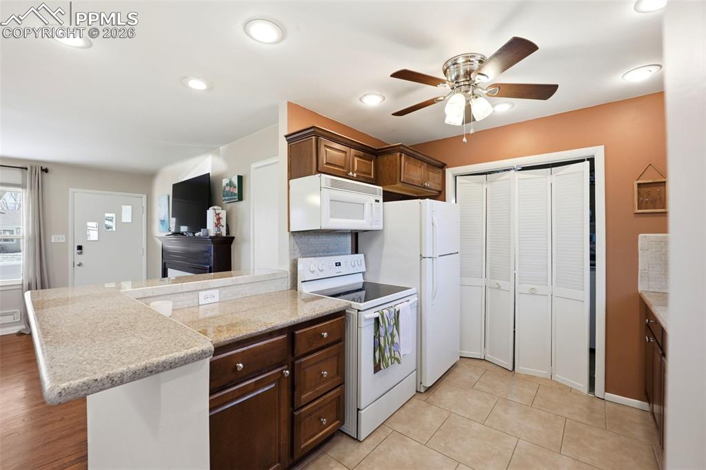 Image 9 of 41: Kitchen