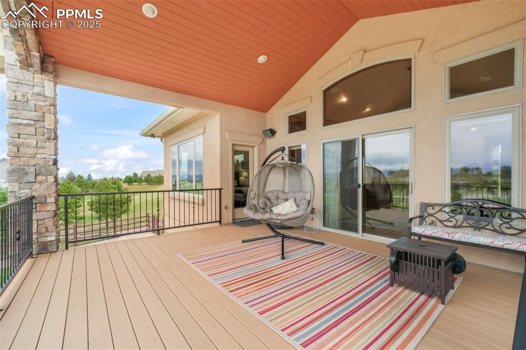 Image 10 of 50: Deck