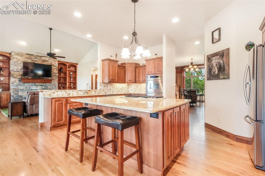 Image 11 of 50: Kitchen