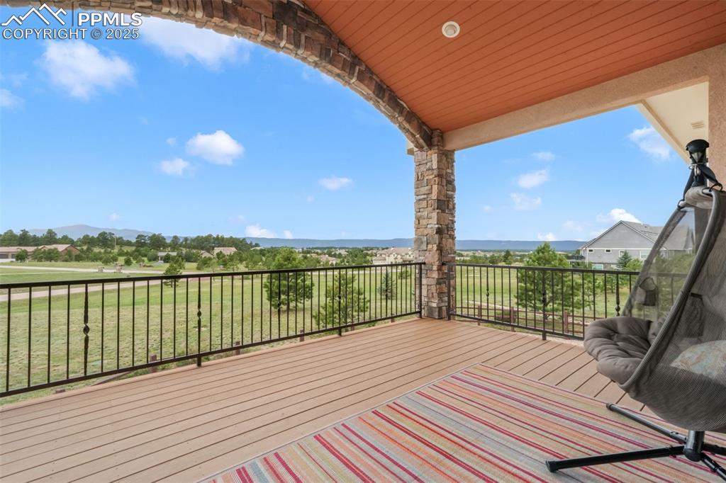 Image 9 of 50: Deck