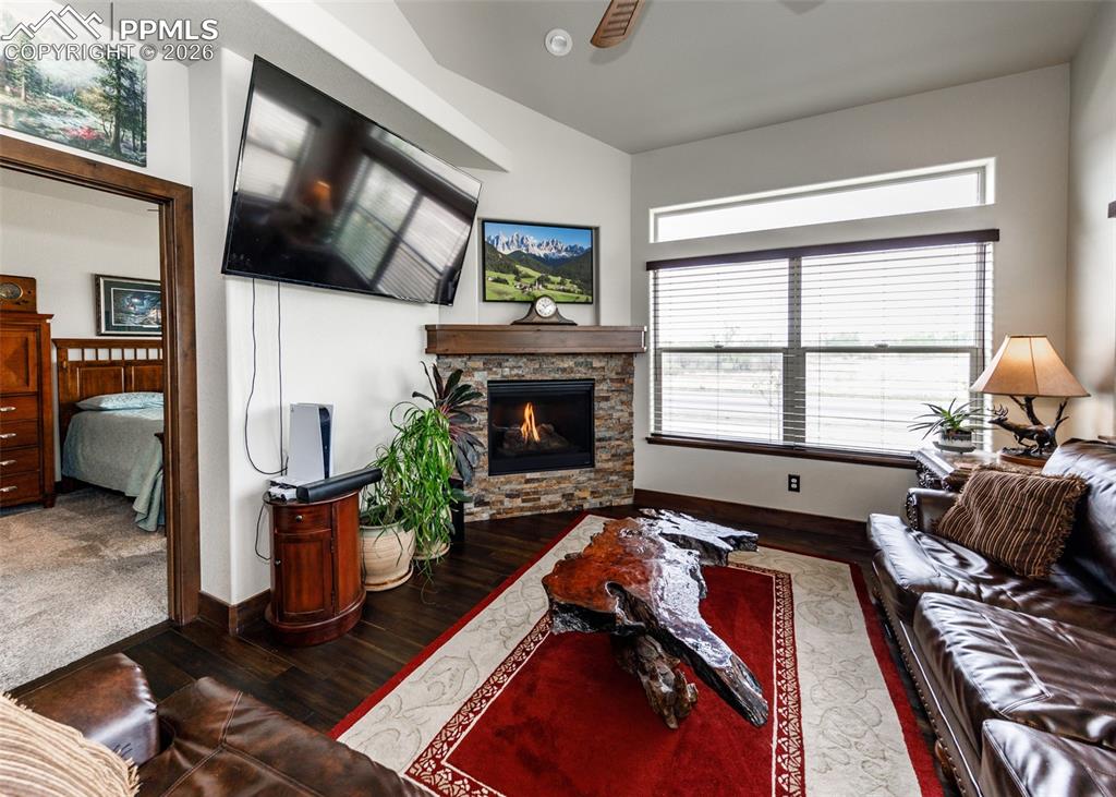 Image 10 of 50: Living Room