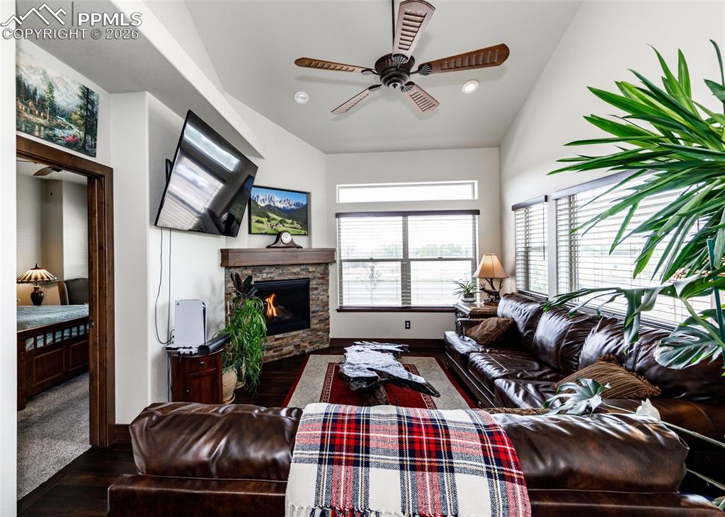 Image 12 of 50: Living Room