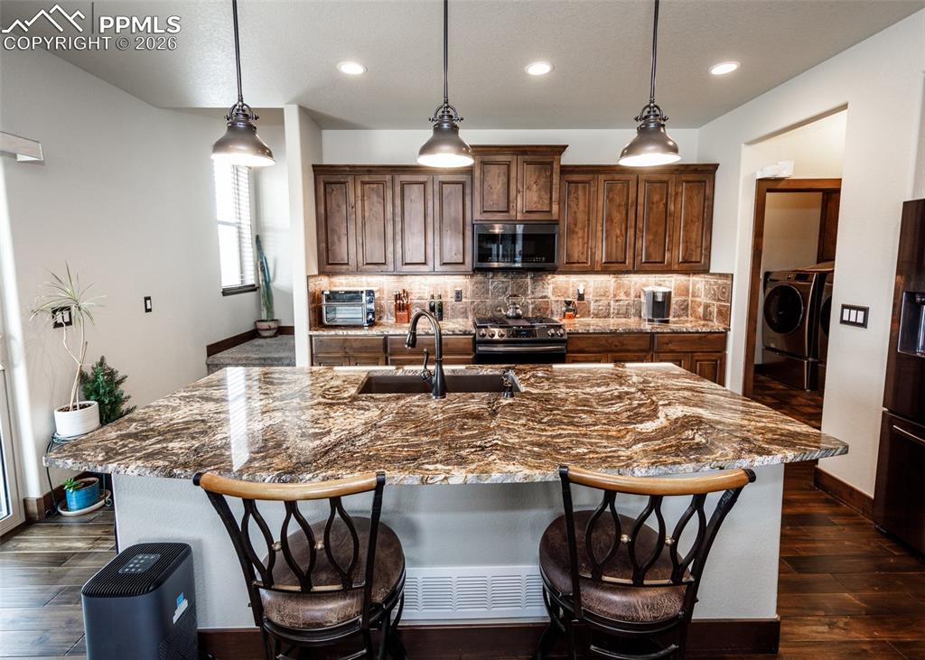 Image 14 of 50: Kitchen