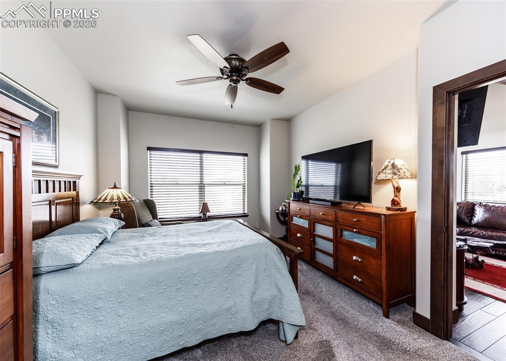 Image 23 of 50: Bedroom