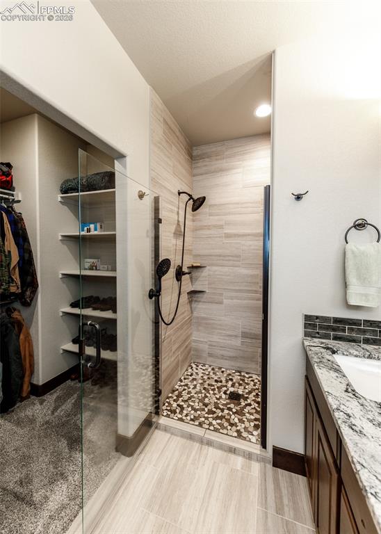 Image 28 of 50: Bathroom