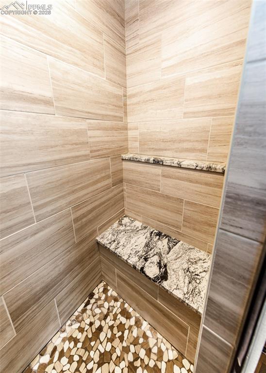 Image 29 of 50: Bathroom