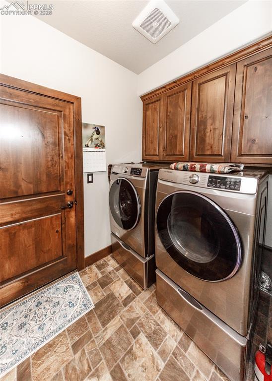 Image 31 of 50: Laundry