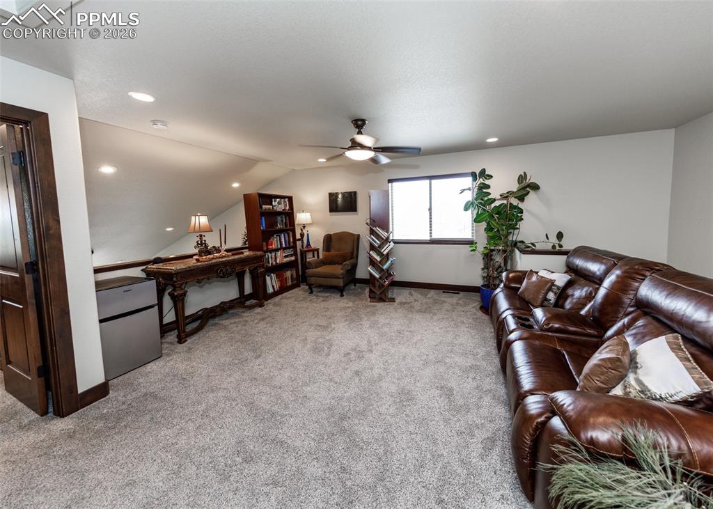 Image 34 of 50: Living Room