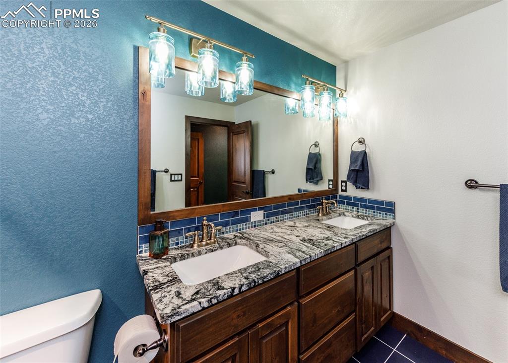 Image 39 of 50: Bathroom