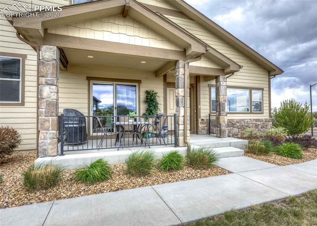 Image 4 of 50: Entry