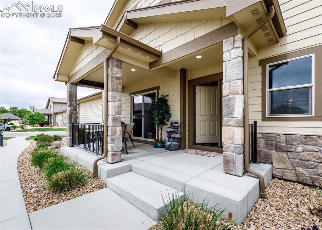 Image 5 of 50: Entry