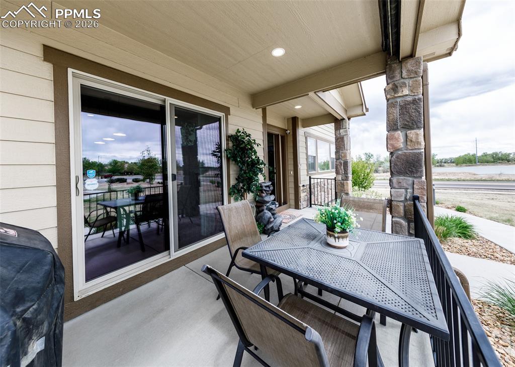 Image 7 of 50: Patio