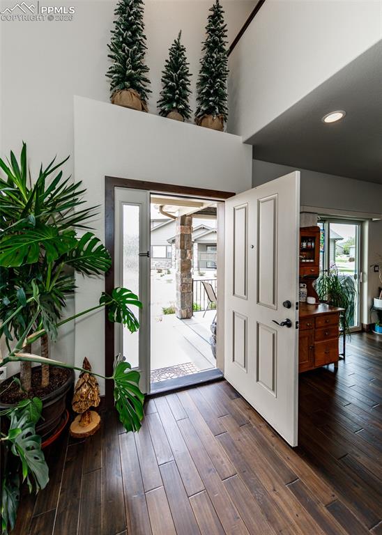 Image 8 of 50: Entry