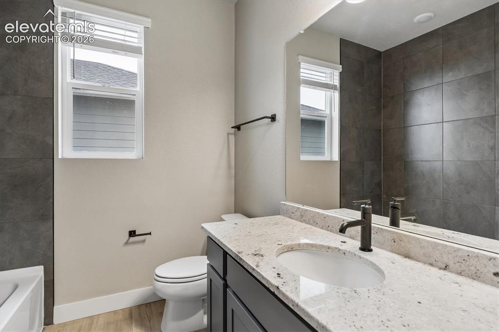 Image 16 of 32: Bathroom