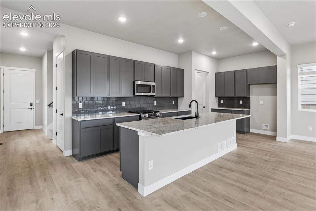 Image 4 of 32: Kitchen
