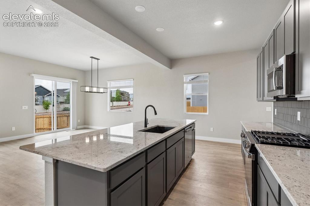 Image 6 of 32: Kitchen