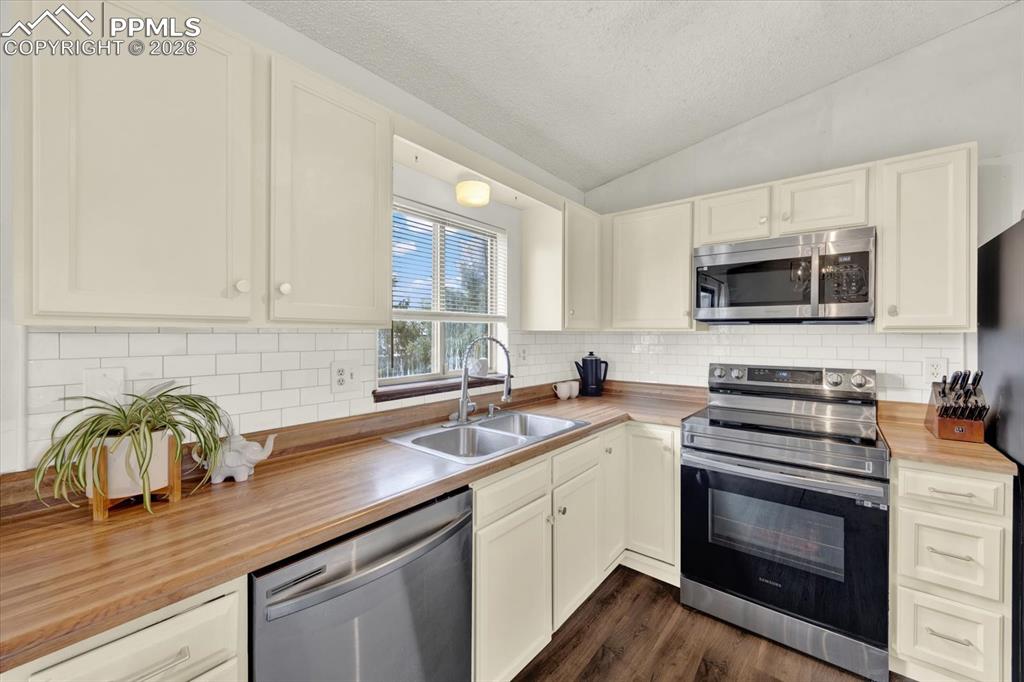 Image 10 of 48: Kitchen