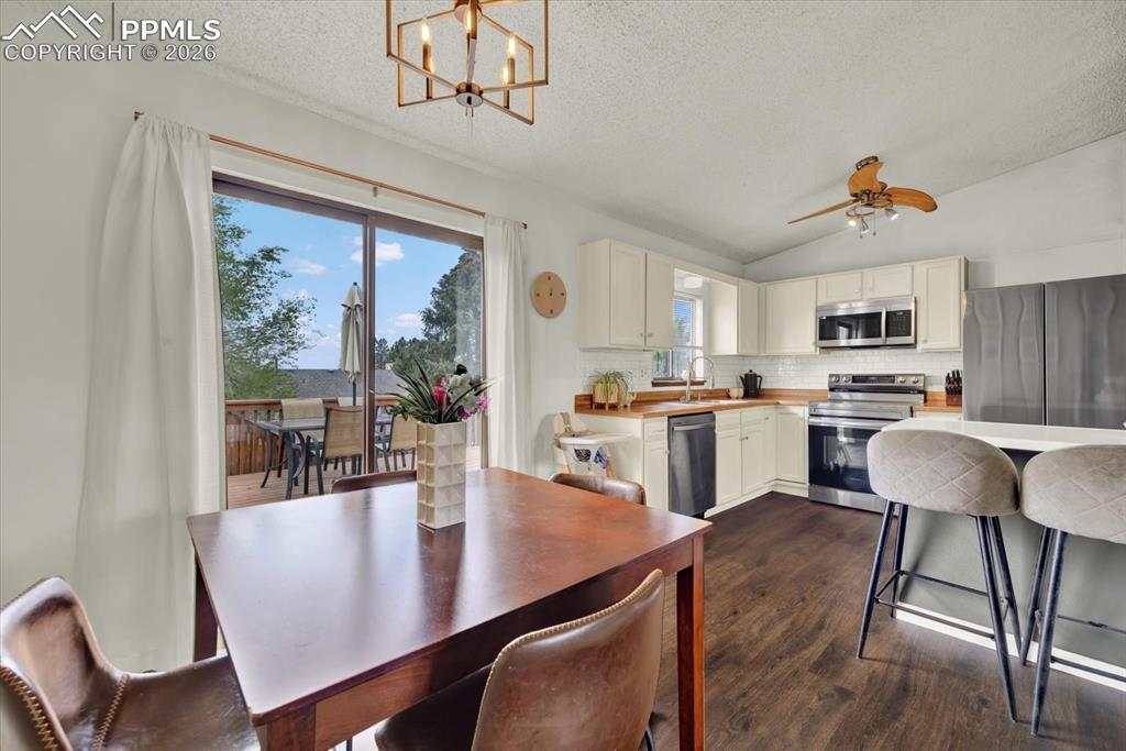 Image 13 of 48: Dining Area