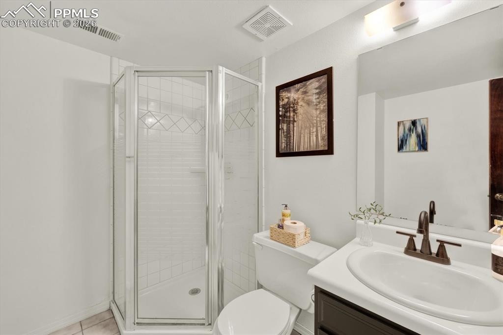 Image 26 of 48: Bathroom