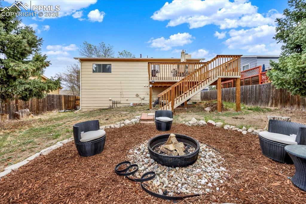 Image 30 of 48: Back of Structure