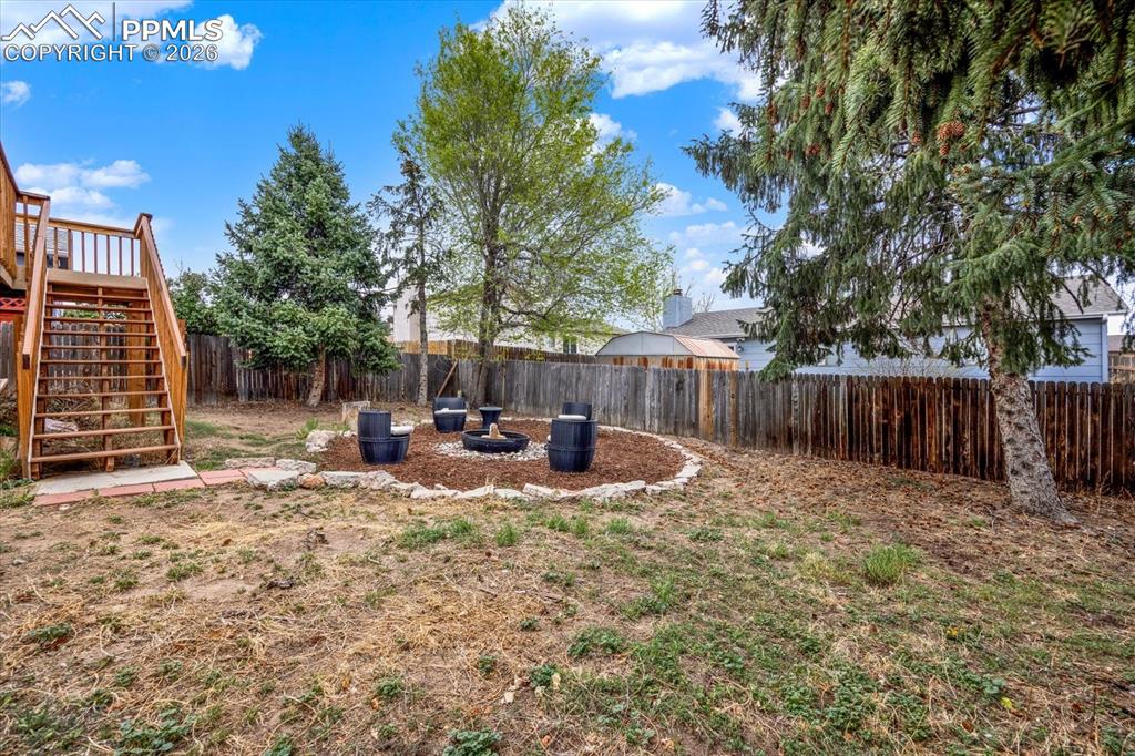 Image 33 of 48: Yard