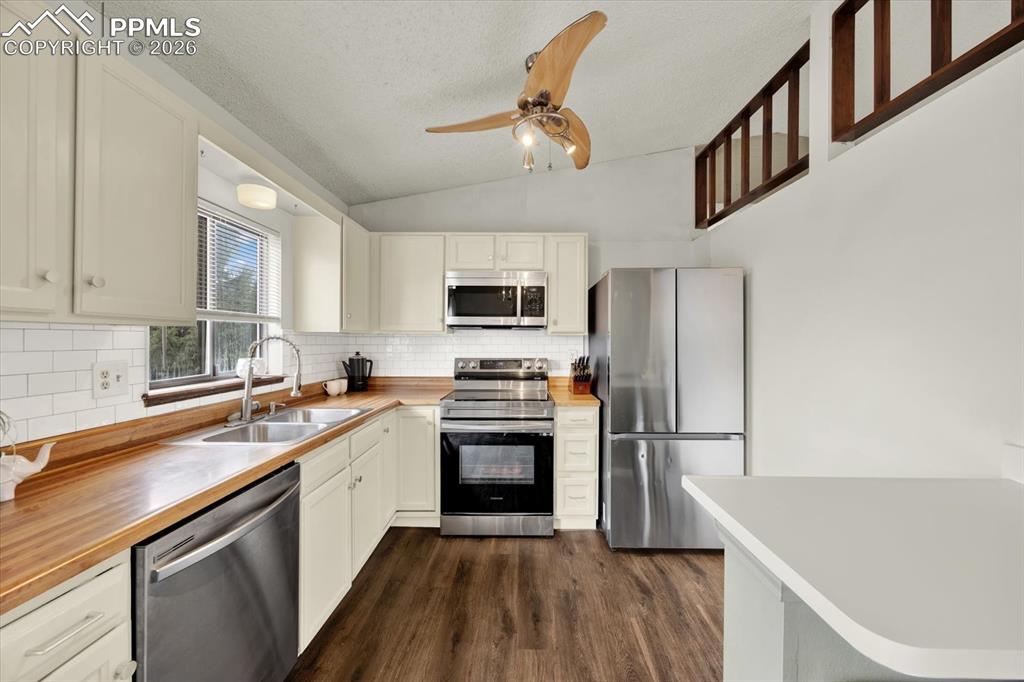 Image 8 of 48: Kitchen