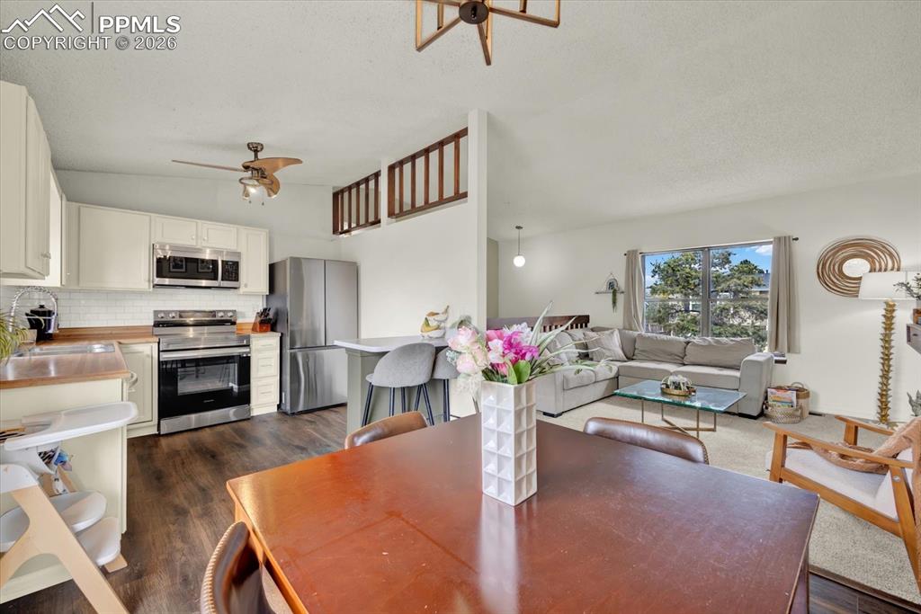 Image 9 of 48: Kitchen