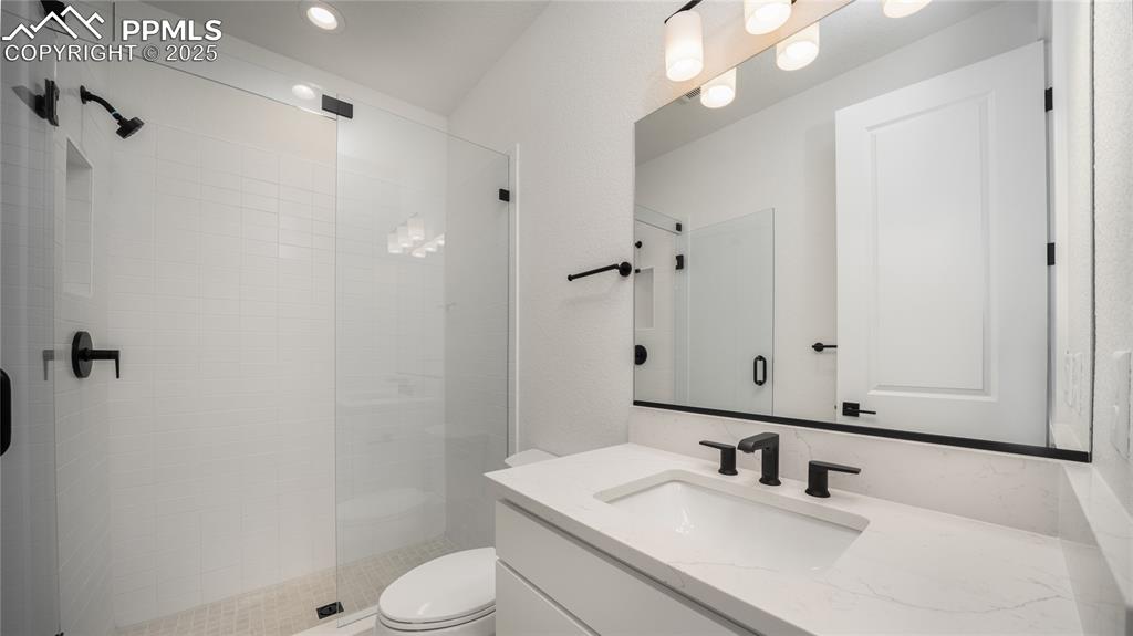 Image 11 of 28: Bathroom