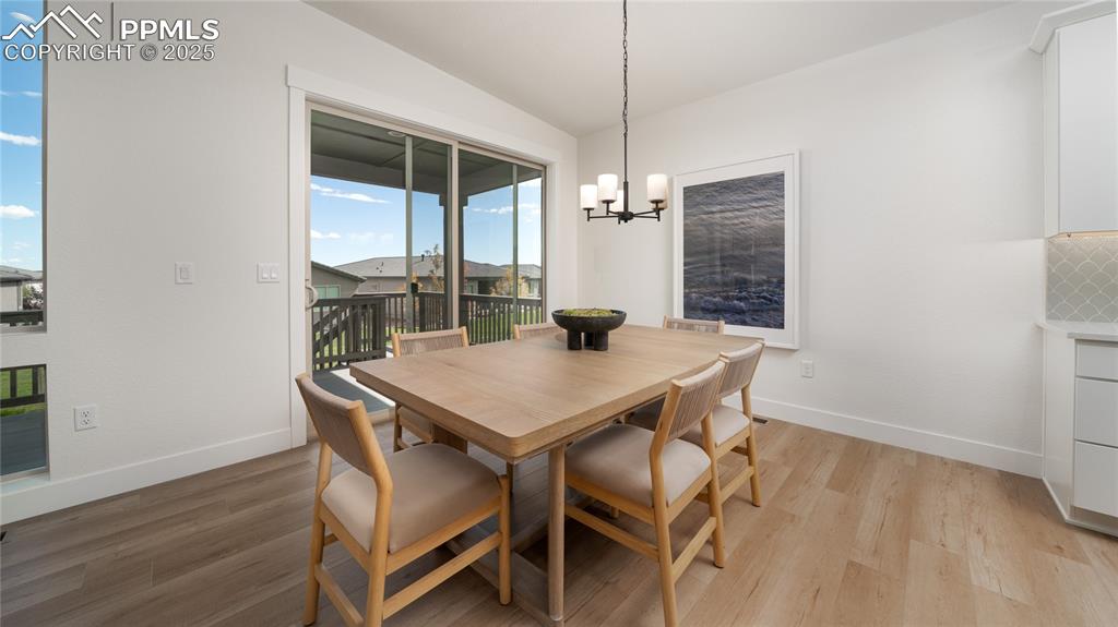 Image 8 of 28: Dining Area