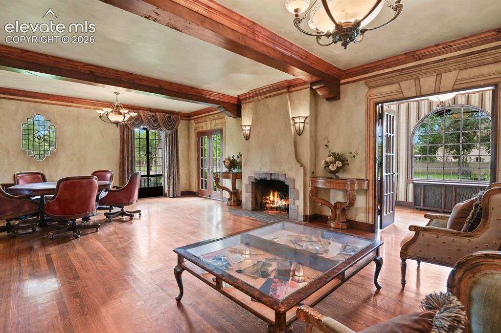 Image 11 of 50: Family Room