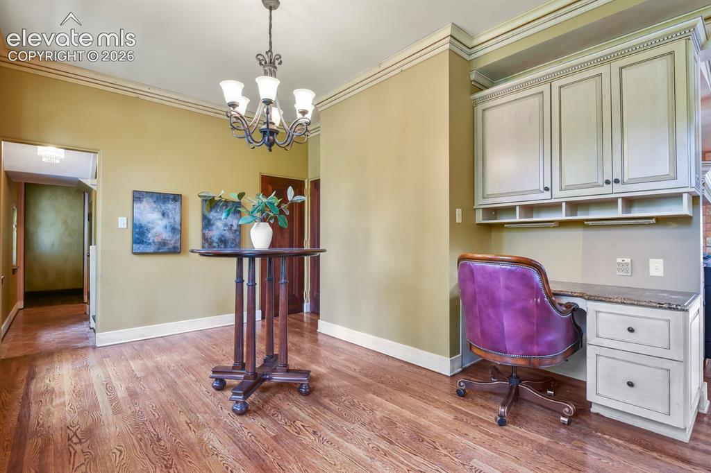 Image 16 of 50: Dining Area
