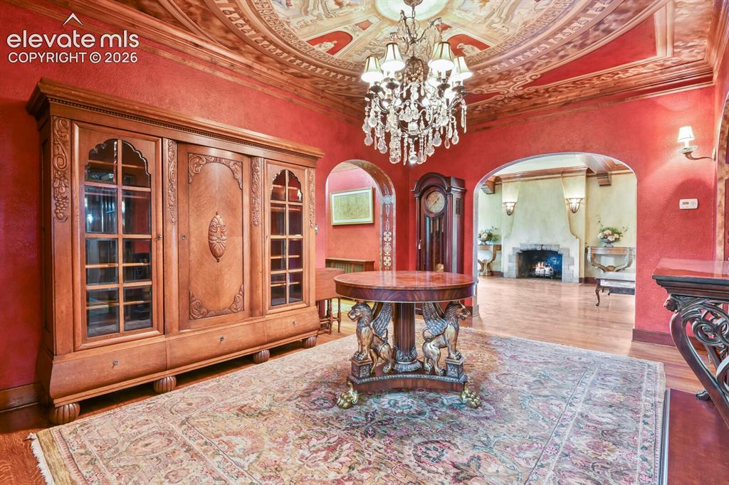 Image 8 of 50: Entrance Foyer