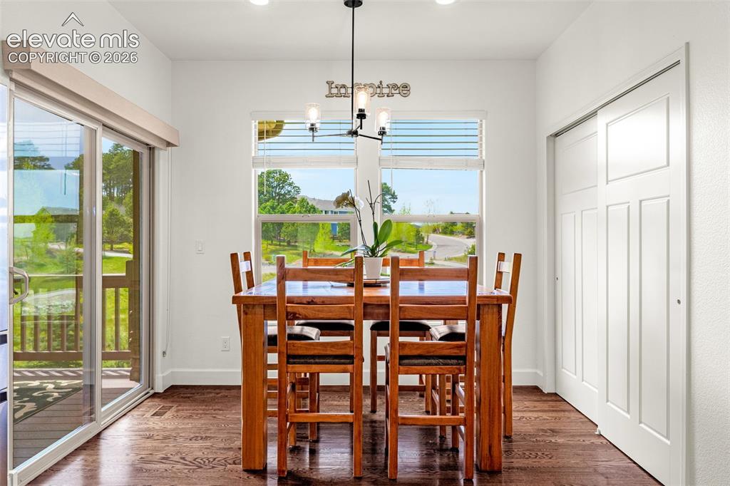 Image 7 of 35: Dining Area