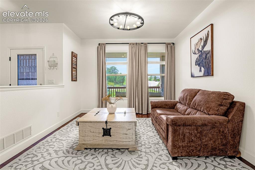 Image 9 of 35: Dining Room
