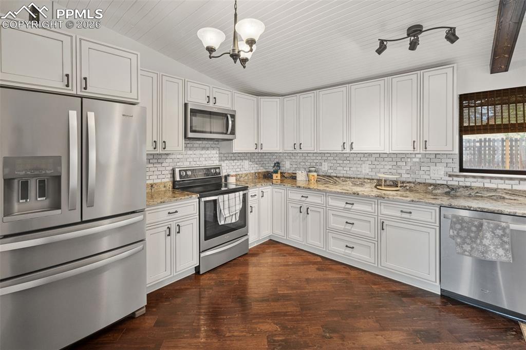 Image 15 of 48: Living Room