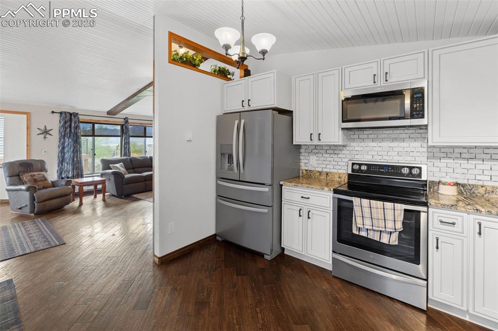 Image 17 of 48: Kitchen