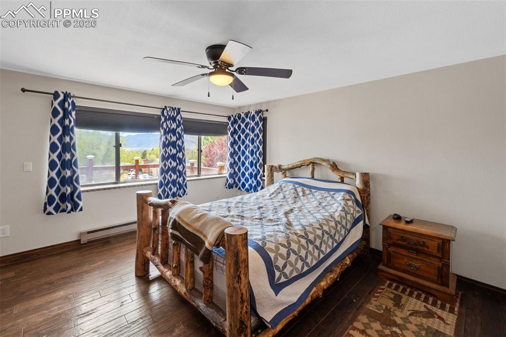 Image 19 of 48: Kitchen