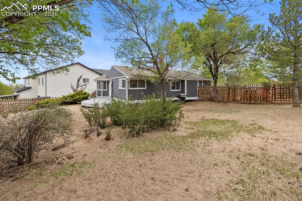 Image 38 of 48: Deck