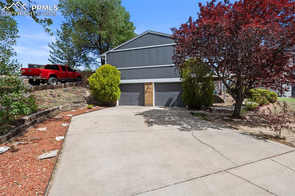 Image 5 of 48: Garage